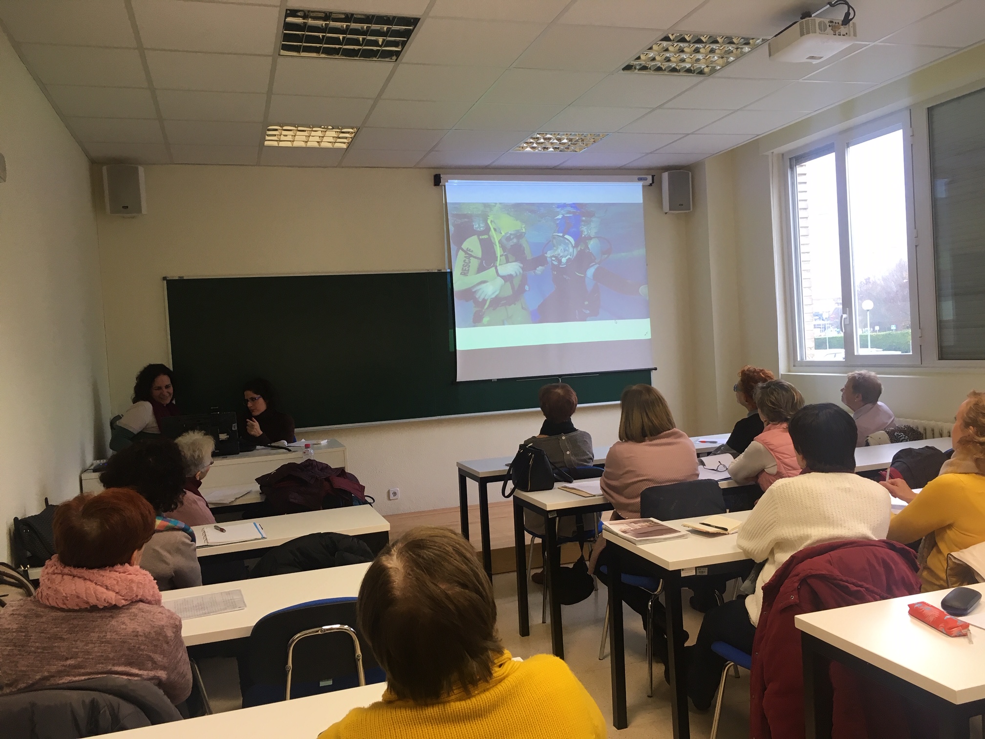 UNED Sénior acoge la conferencia de Mar Muro, miembro de la Asociación Navarra de Espina Bífida